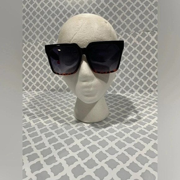 Large Flat Top Square Women Oversize Fashion Sunglasses - Picture 5 of 5